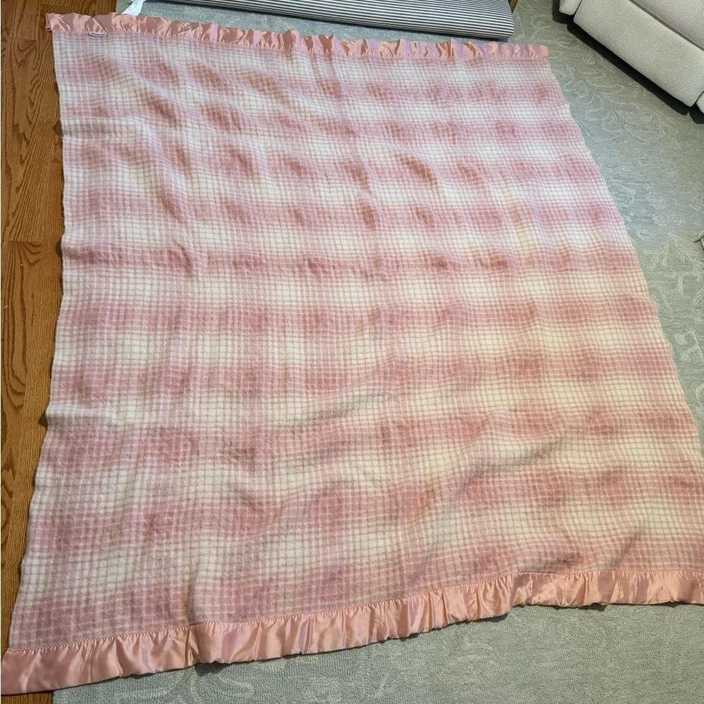 70x81 Vintage St Marys Woolen Satin Trim Blanket Pink Cream Ombre Checker Print